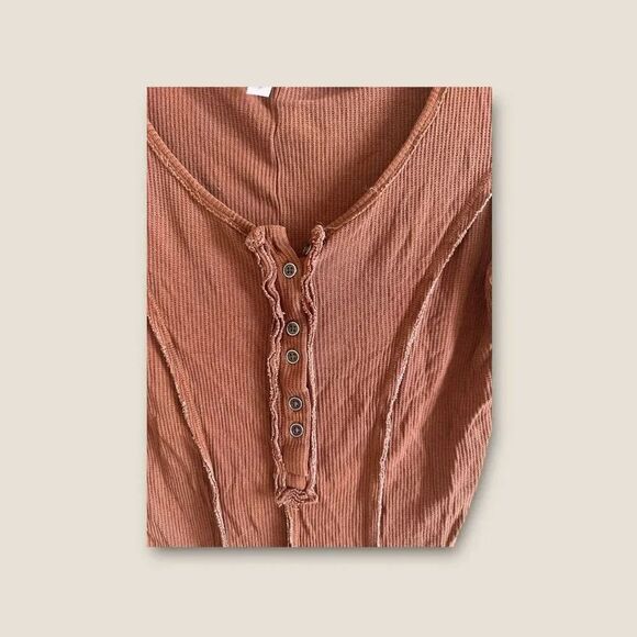 Urban Outfitters Brown Henley Button Top Exposed Seams Size Medium - Picture 3 of 5